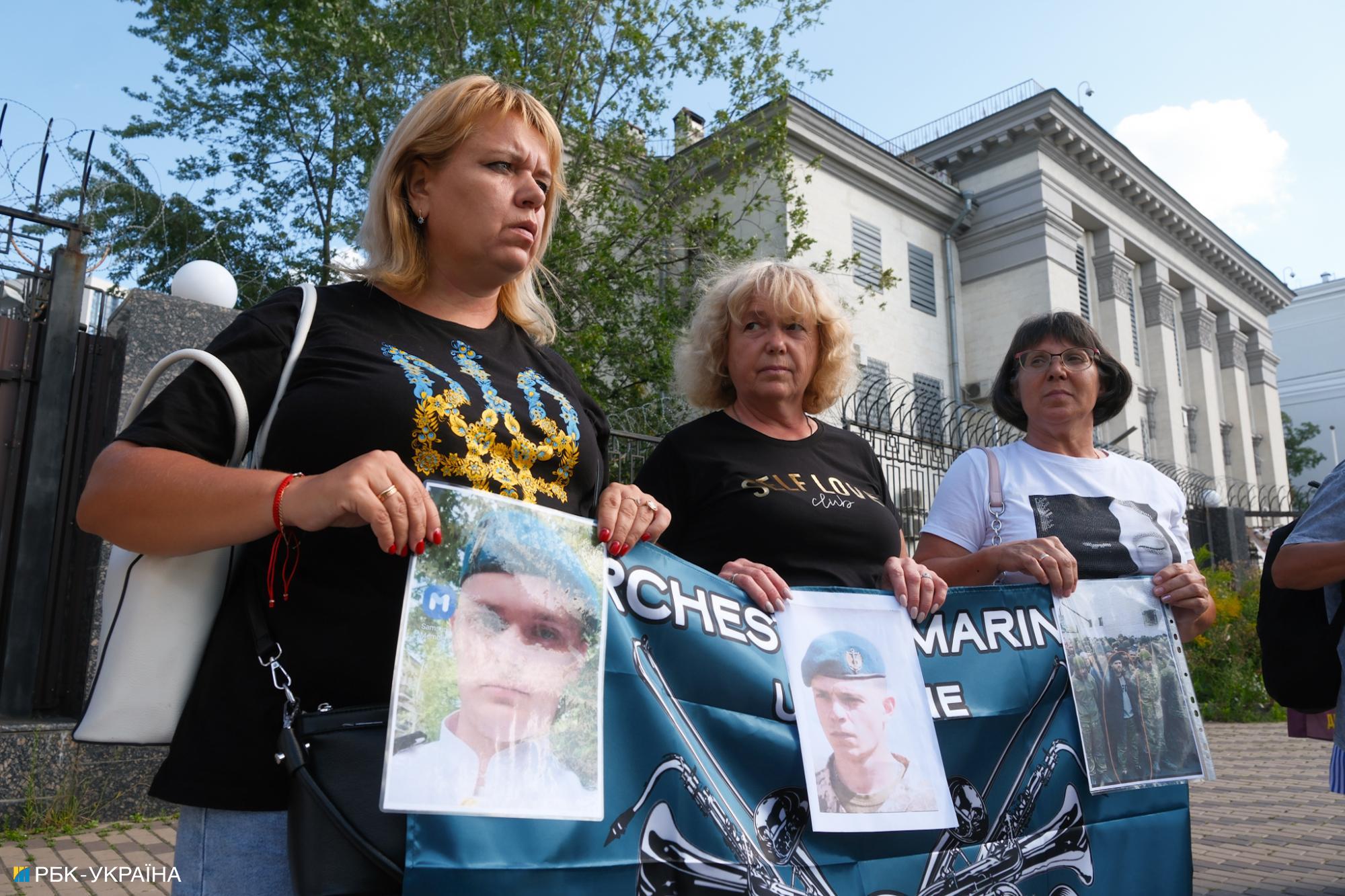 &quot;Если будем молчать, нам вернут замученные тела&quot;. Как родственники пленных добиваются освобождения близких